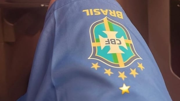 Neymar provoca con estrella en uniforme